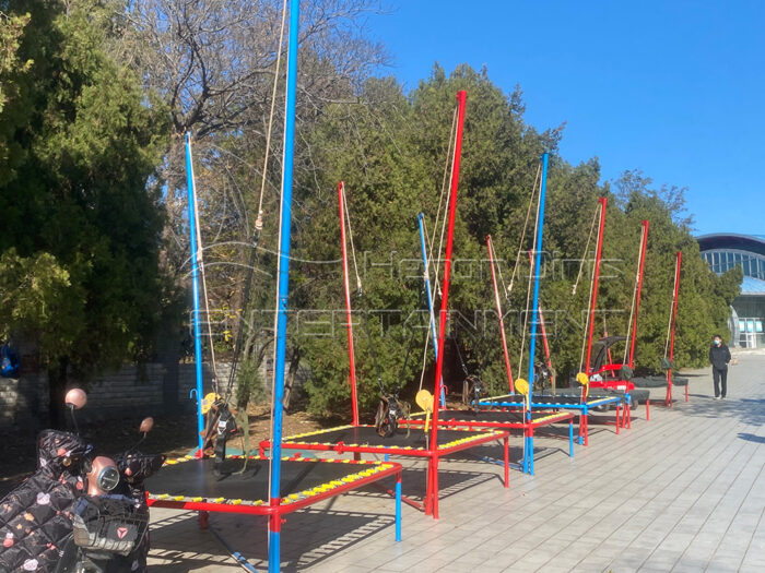 Trampolín bungee en parque