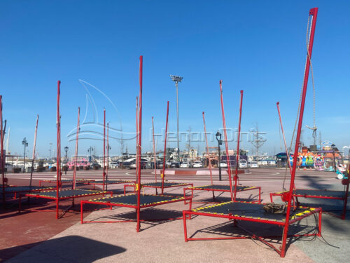 Trampolín bungee en plaza